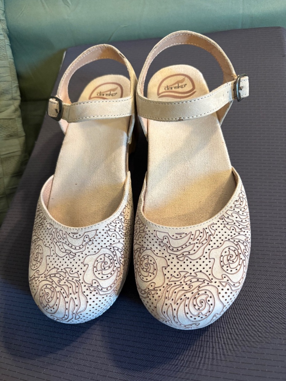 Dansko women’s Beige Floral Clog’s